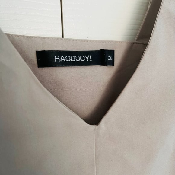 Cutout Crop Bra Top by HAODUOYI - Picture 2 of 7